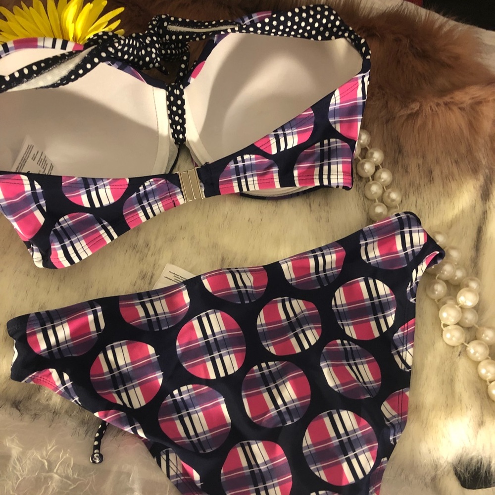 Bikini - Picture 2 of 6